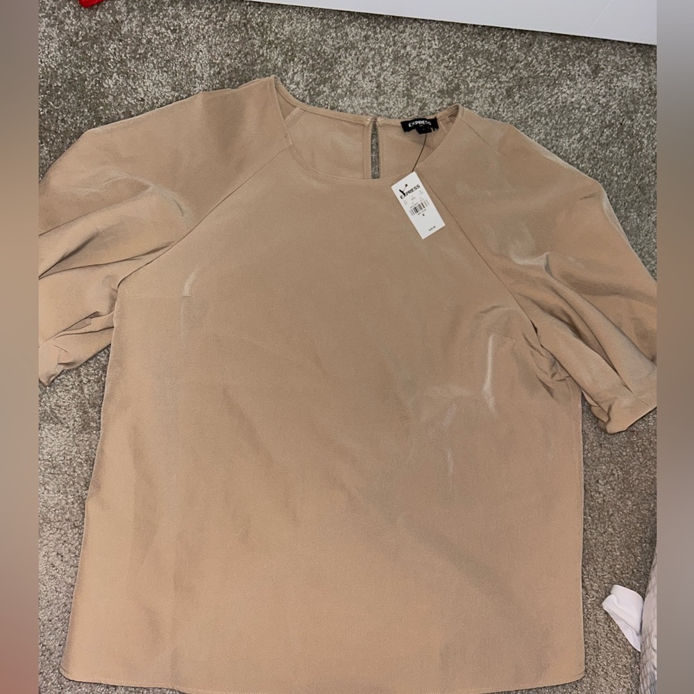Express puff sleeves top